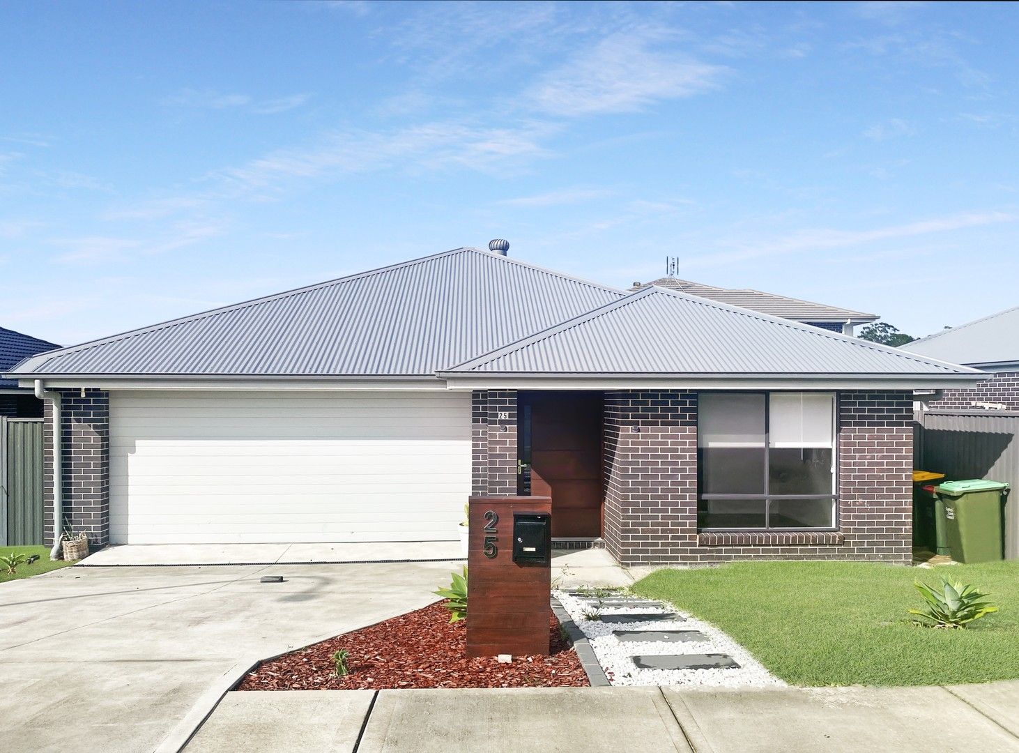 4 bedrooms House in 25 Bradman Drive WOONGARRAH NSW, 2259
