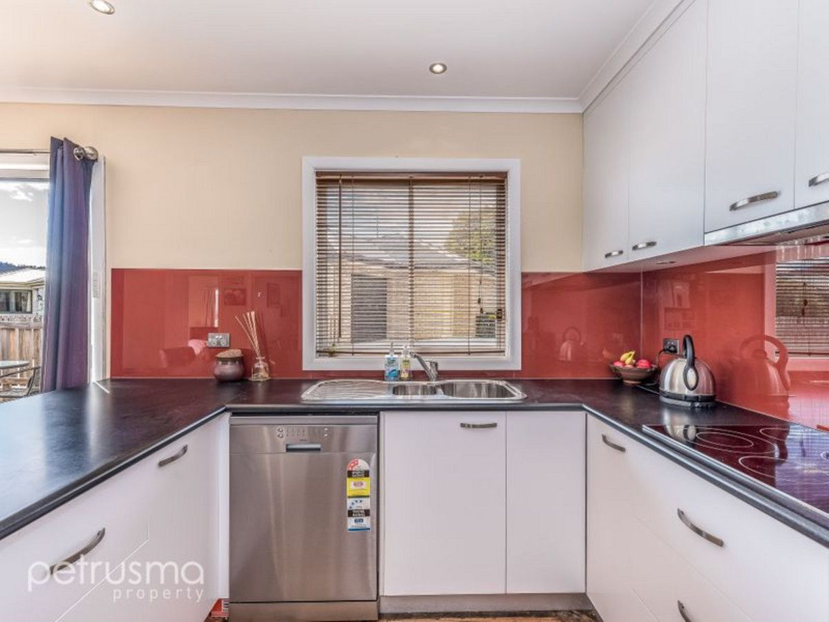 1/8 Zeehan Street, Warrane TAS 7018, Image 2