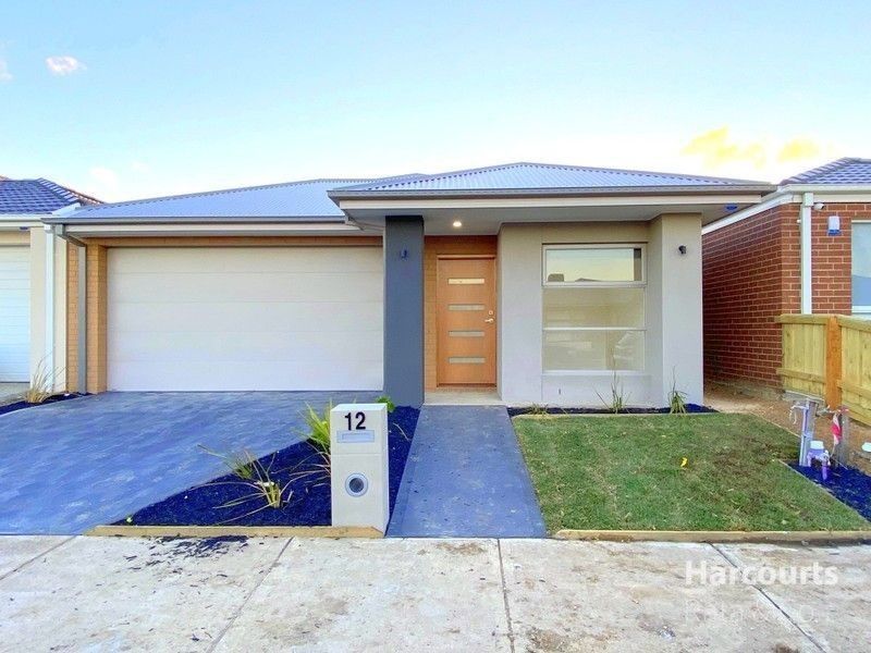 4 bedrooms House in 12 Botwood Street MICKLEHAM VIC, 3064