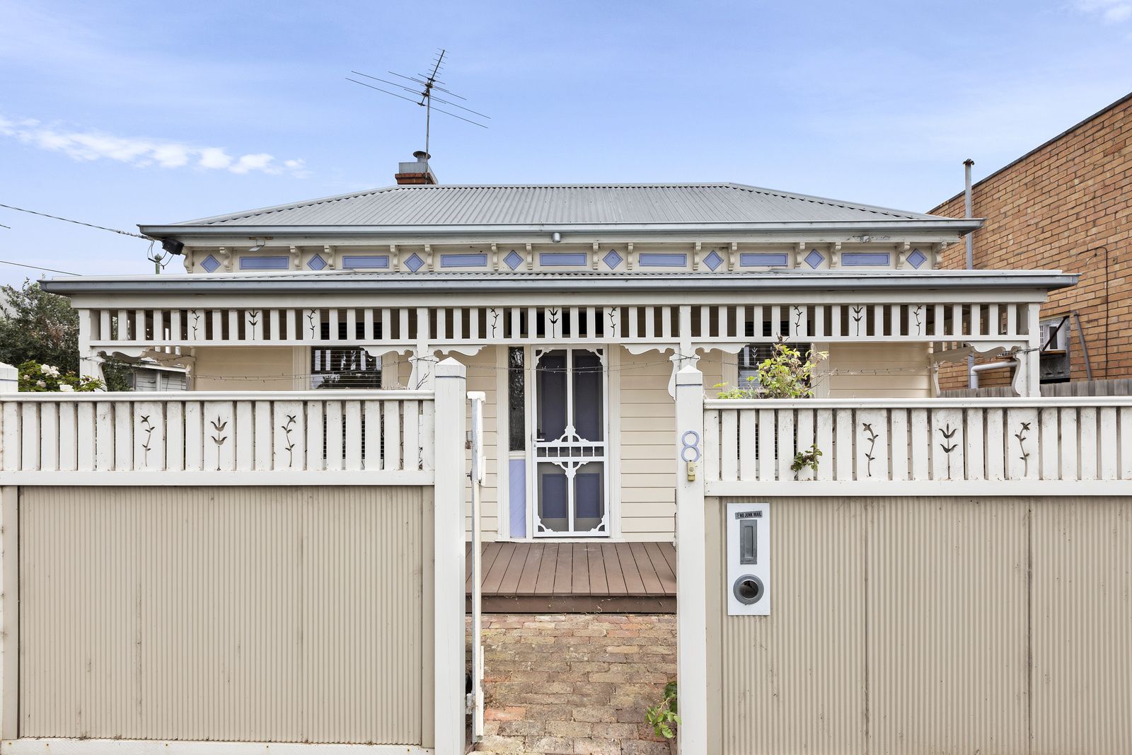 3 bedrooms House in 8 Breakwater Road EAST GEELONG VIC, 3219