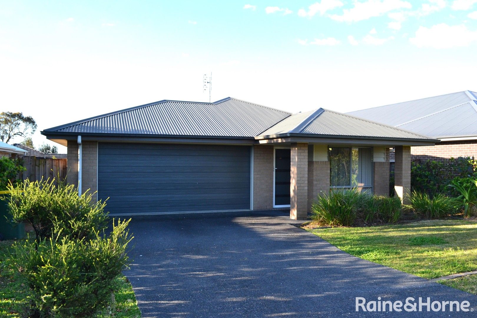 4 bedrooms House in 6 Yellena Road FLETCHER NSW, 2287