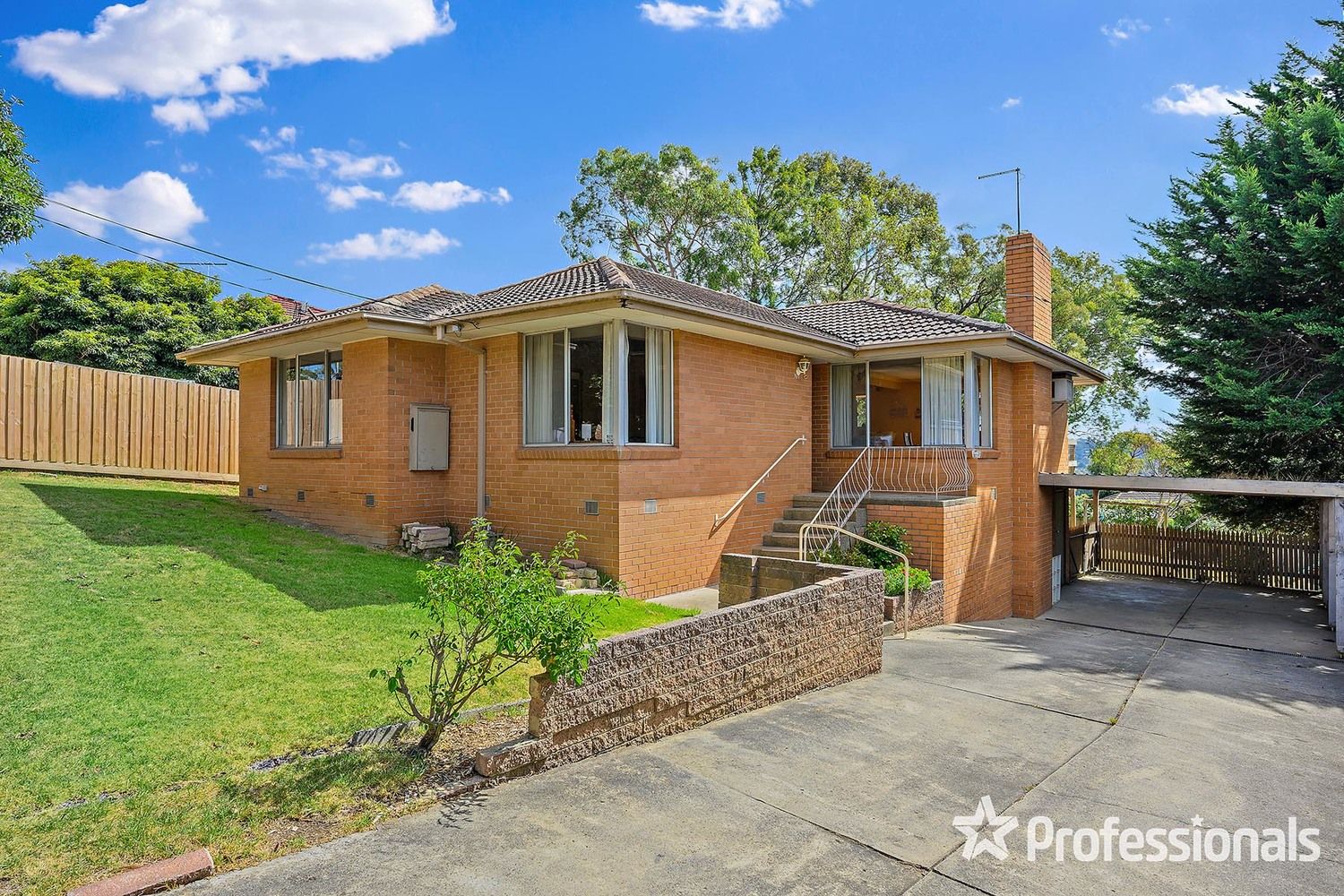 3 bedrooms House in 171 Manchester Road MOOROOLBARK VIC, 3138