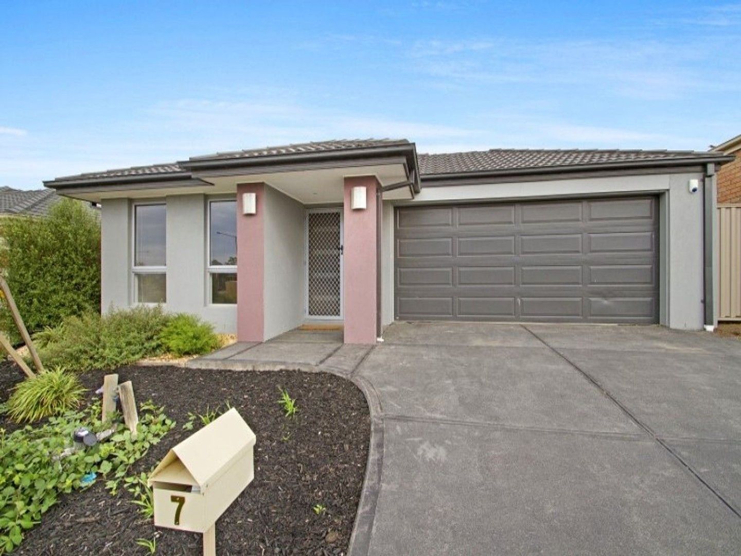 4 bedrooms House in 7 Webb Court PAKENHAM VIC, 3810