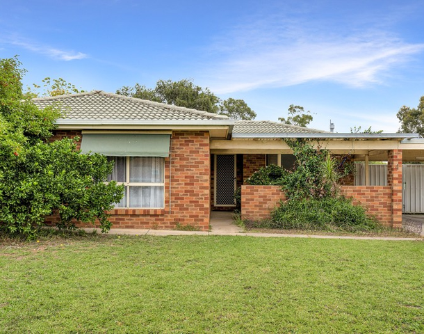 4 Lockett Place, Tolland NSW 2650