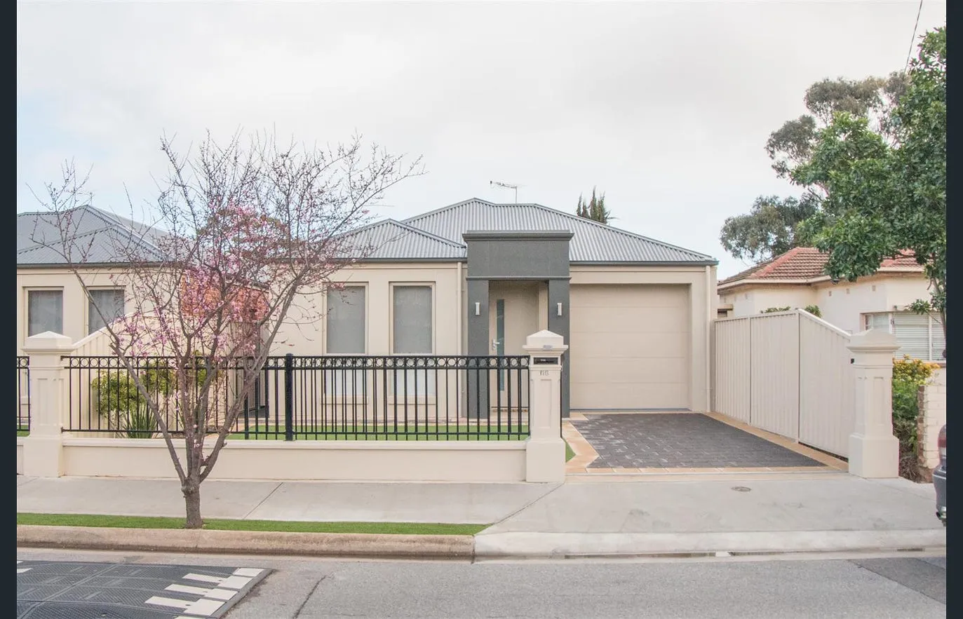 Three Bedroom with two bathrooms in popular locale - View 2