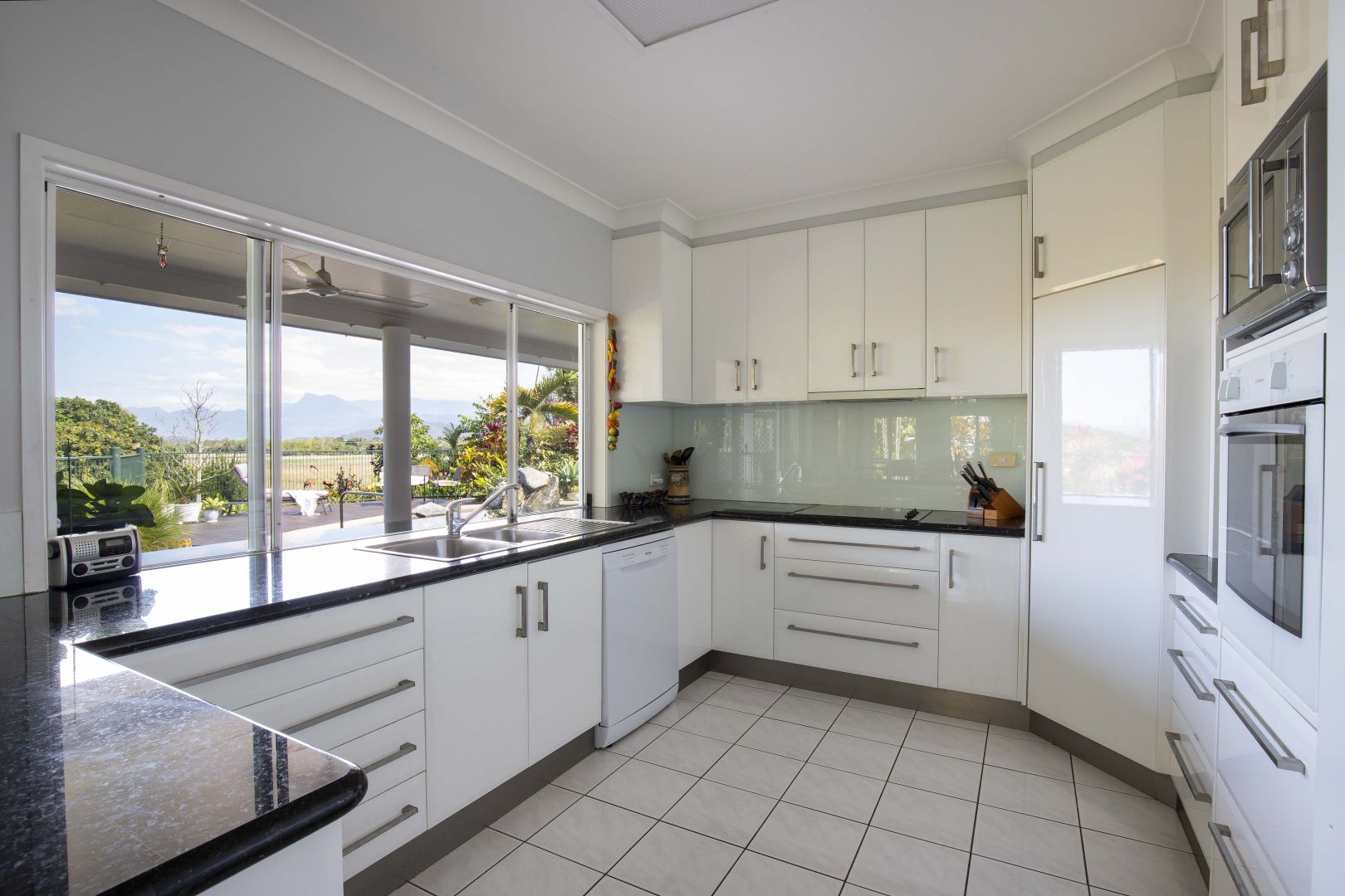 11 Orchid Avenue, Rocky Point QLD 4873, Image 2