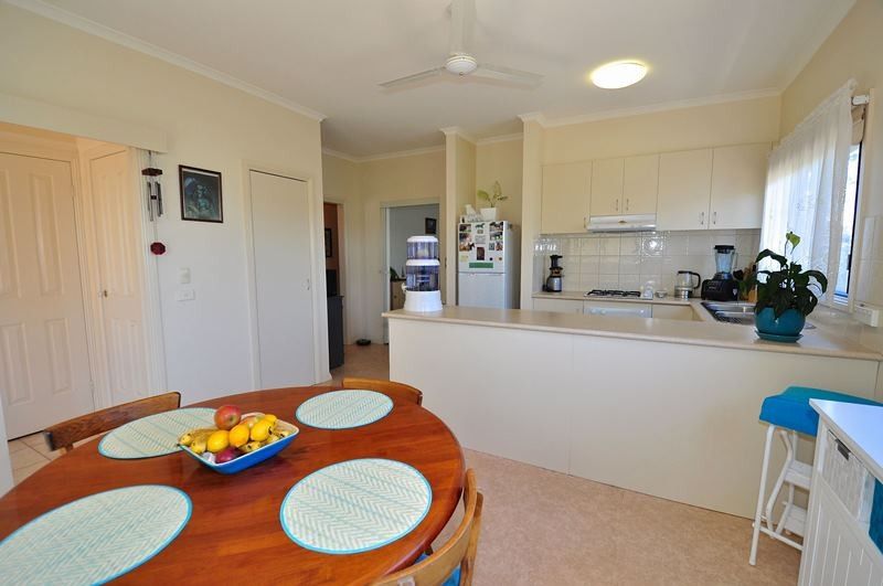 2/451 Napier Street, White Hills VIC 3550, Image 2