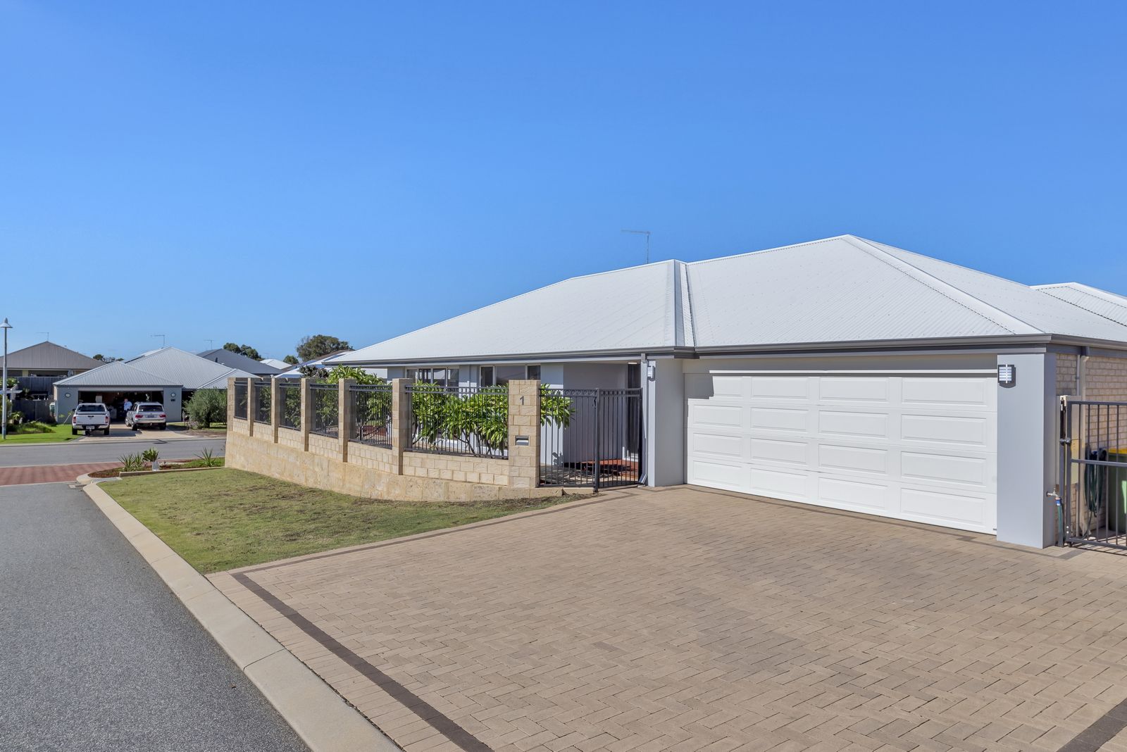 4 bedrooms House in 1 Shonae Pass HALLS HEAD WA, 6210