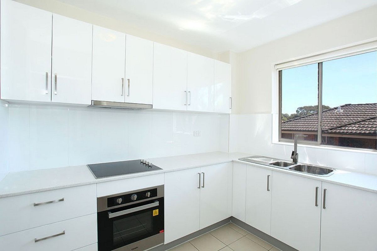 2 bedrooms Apartment / Unit / Flat in 14/37 Meadow Crescent MEADOWBANK NSW, 2114