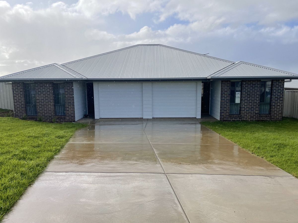 2 bedrooms Apartment / Unit / Flat in 1/1 Wyoming Avenue GOBBAGOMBALIN NSW, 2650