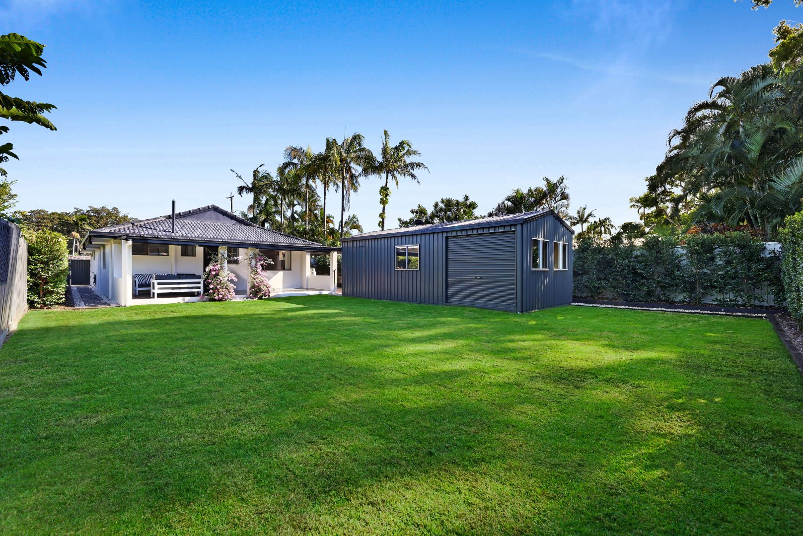 5 Ashgrove Avenue, Runaway Bay QLD 4216, Image 2