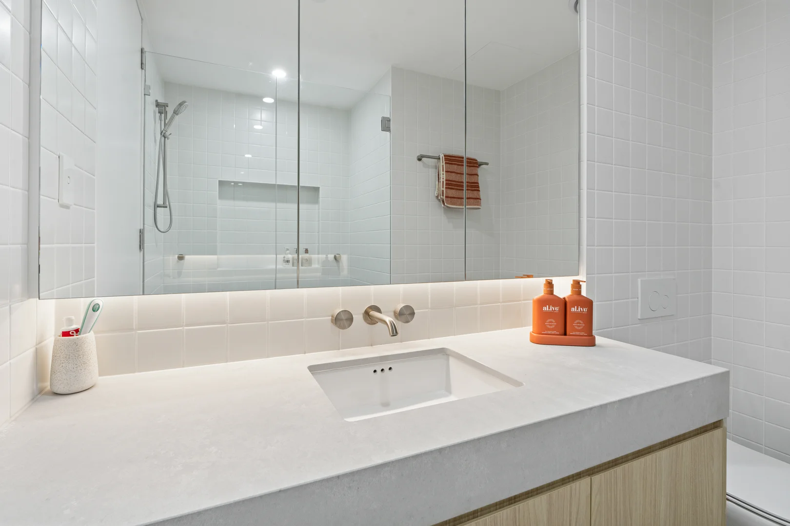 Additional image 29 of 1/24 Woodroffe Avenue, Main Beach QLD 4217