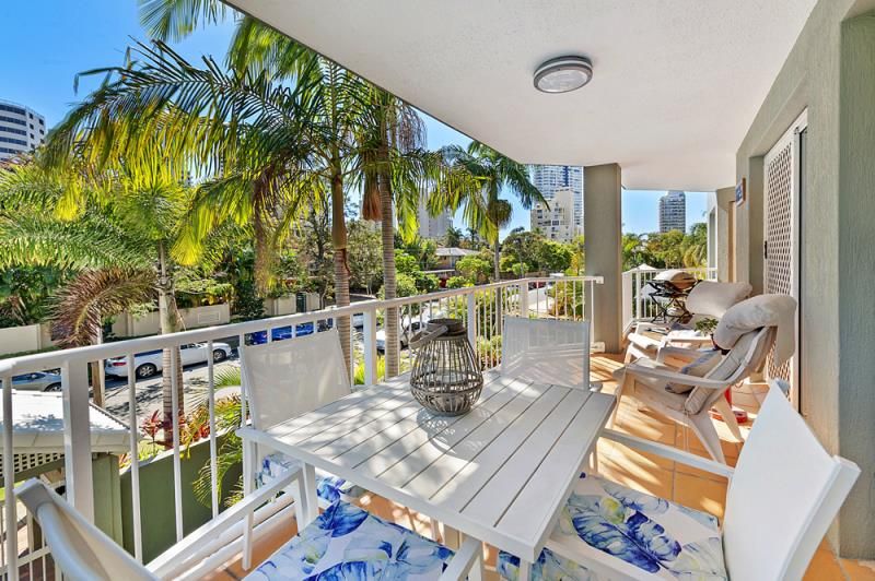 3 bedrooms Apartment / Unit / Flat in 4/28 Cronin Avenue MAIN BEACH QLD, 4217