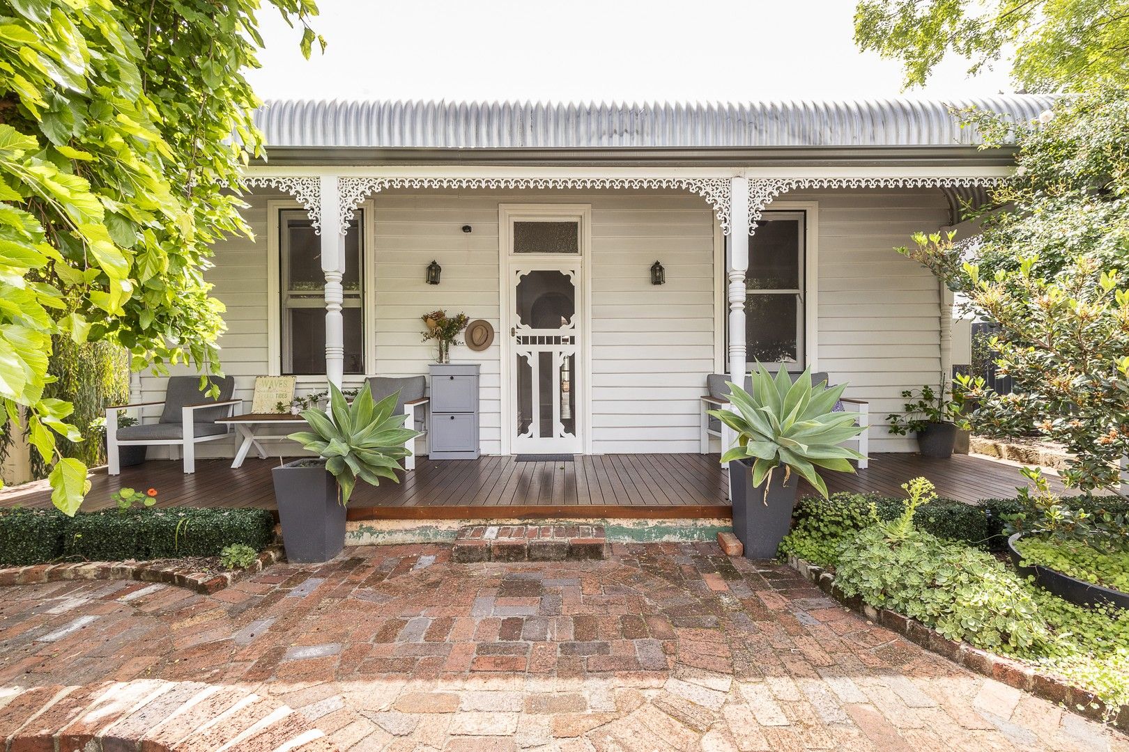 5 bedrooms House in 21 Stanley Street MOUNT LAWLEY WA, 6050