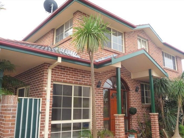 3 bedrooms Townhouse in 1/135 Lambeth Street PICNIC POINT NSW, 2213