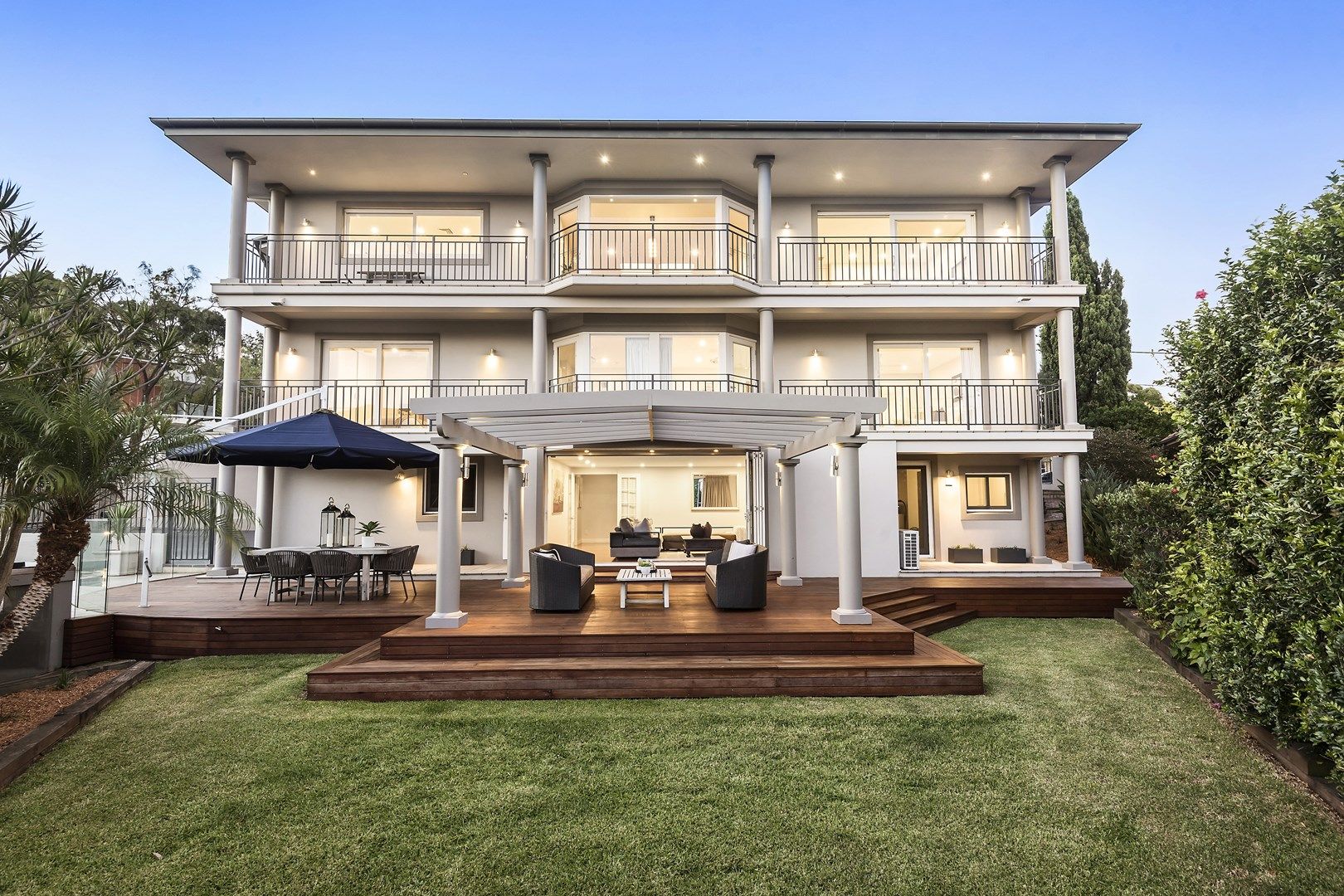 6 bedrooms House in 19-21 Ellery Parade SEAFORTH NSW, 2092