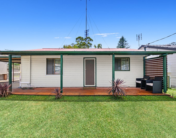 30 Campbell Parade, Mannering Park NSW 2259