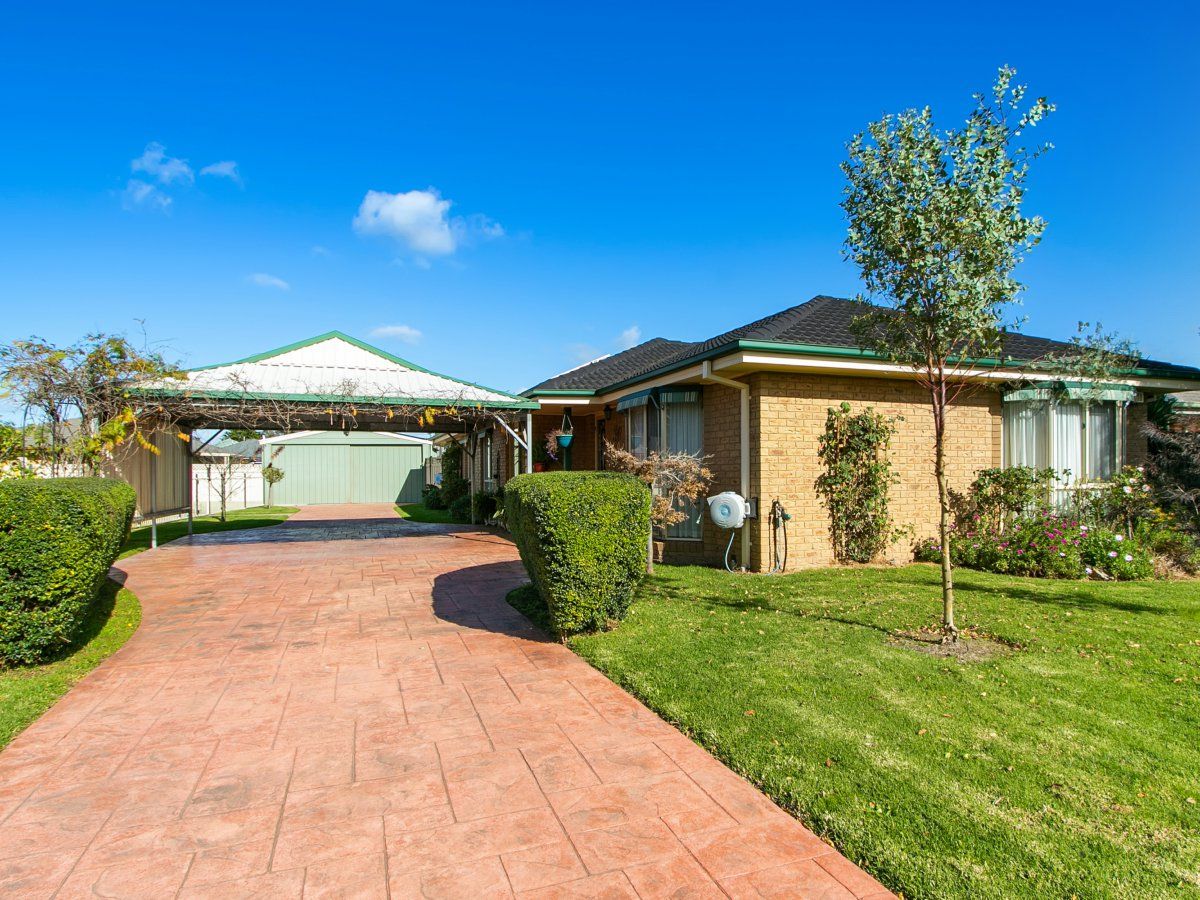 6 bedrooms House in 27-28 Callistemon Court LUCKNOW VIC, 3875