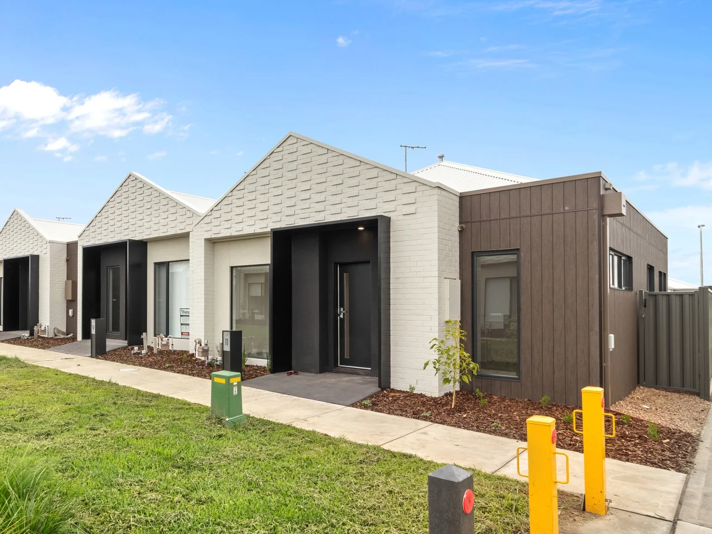 11 Zamia Walk, Mickleham VIC 3064