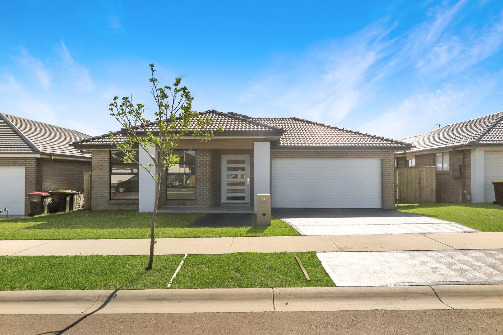 4 bedrooms House in 72 Sandpiper Circuit ABERGLASSLYN NSW, 2320