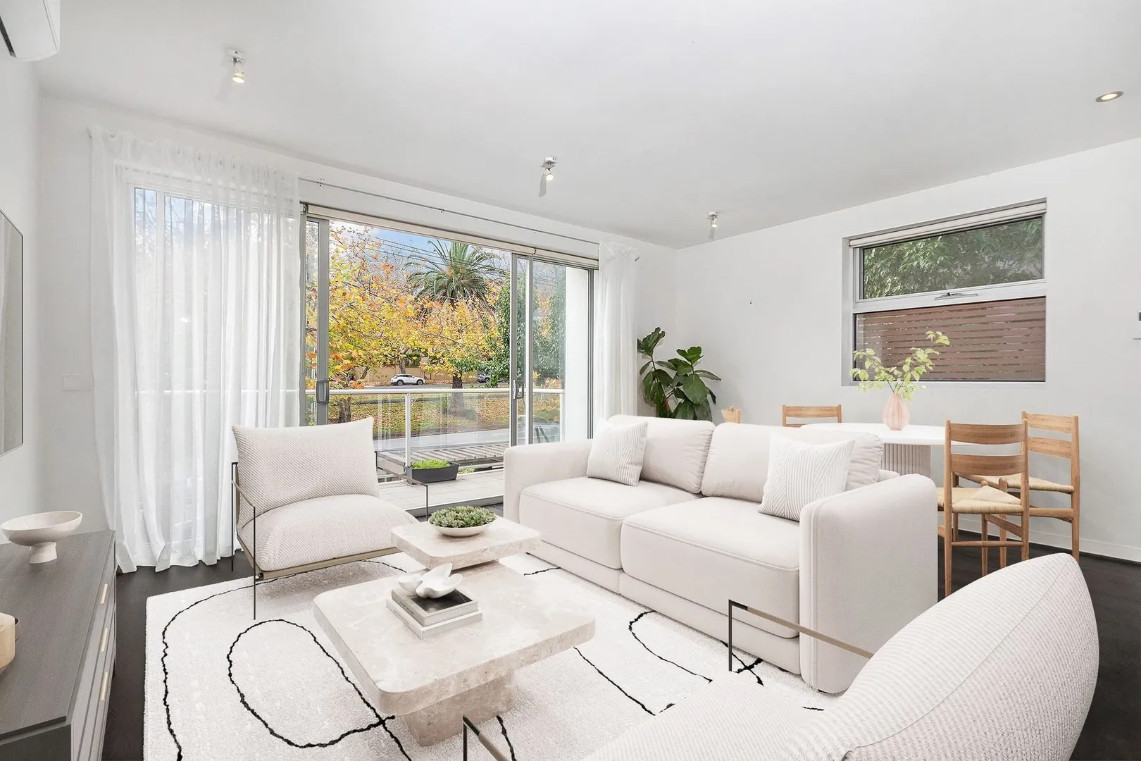 Stylish First-Floor Boutique Apartment in Prime Lifestyle Location, Caulfield North