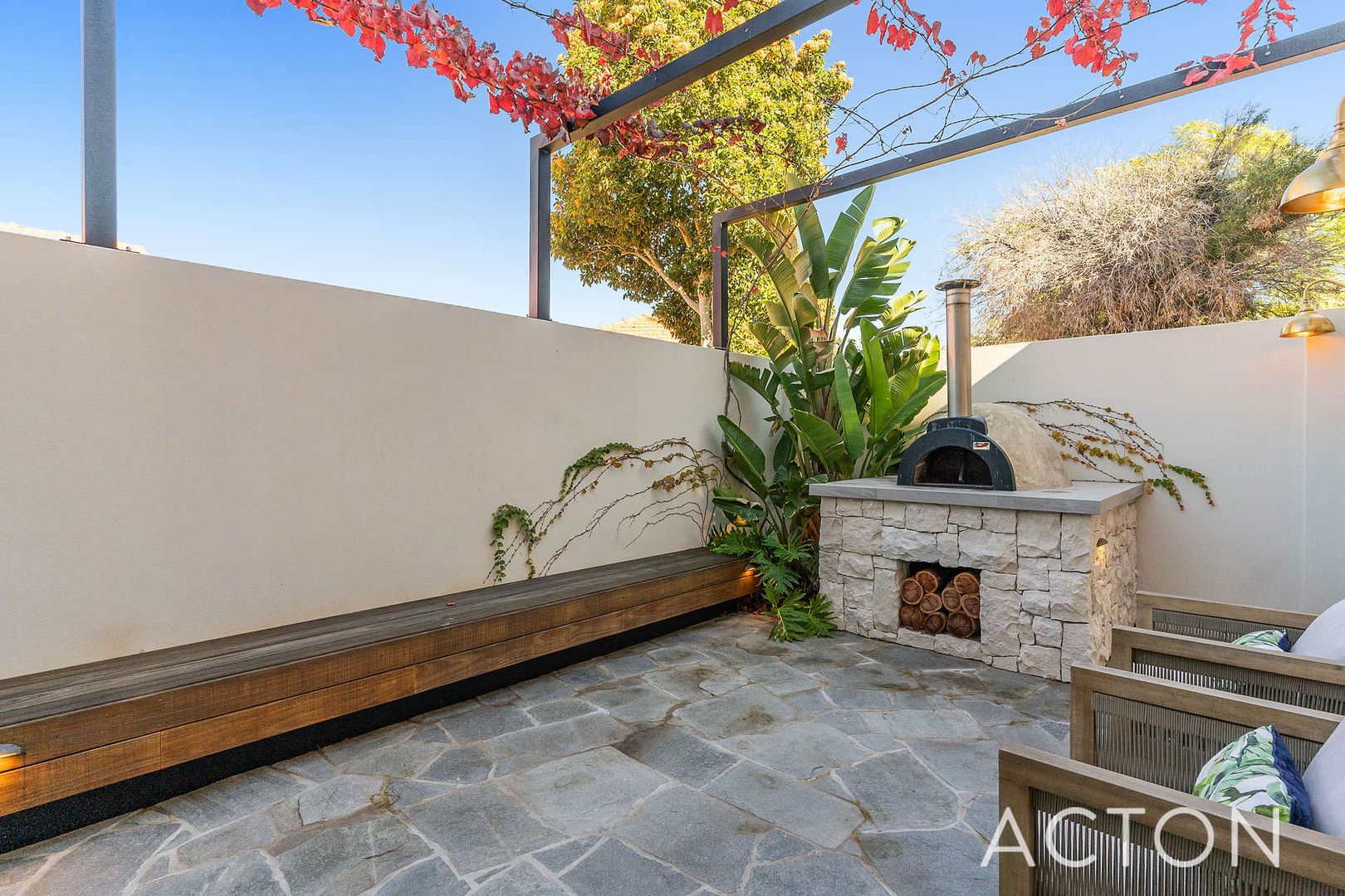 3 bedrooms House in 33A Britannia Road LEEDERVILLE WA, 6007