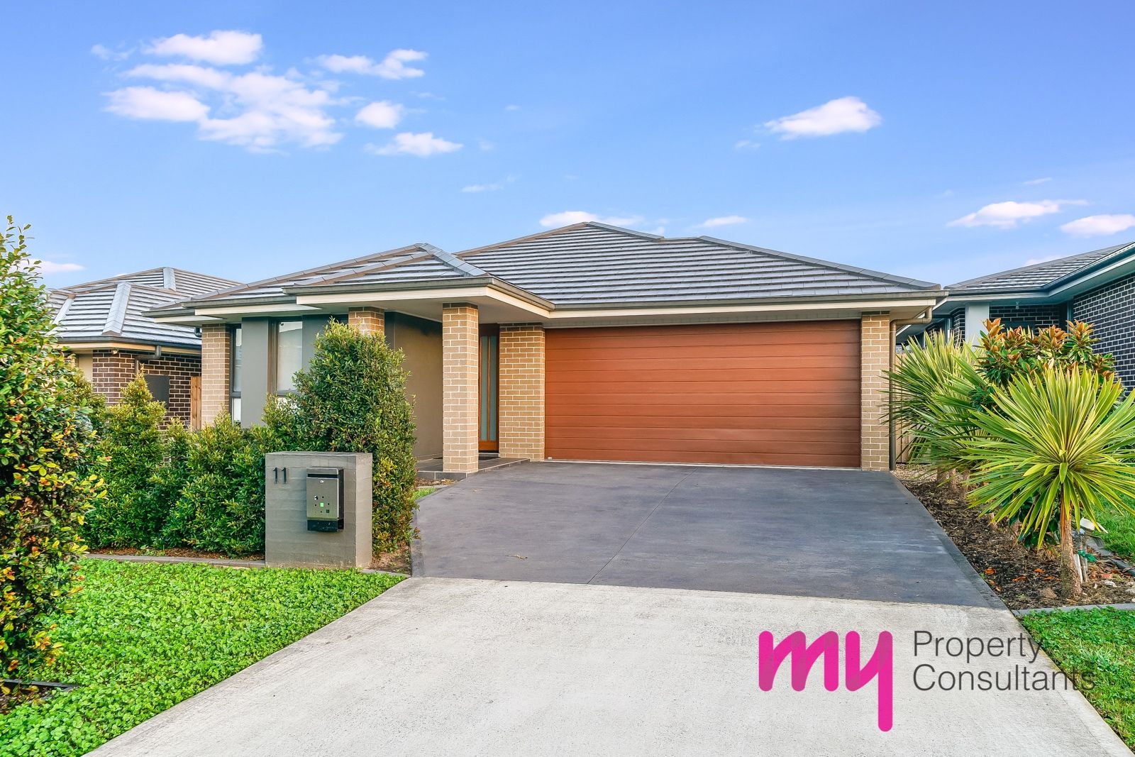 4 bedrooms House in 11 Taylor Street ORAN PARK NSW, 2570