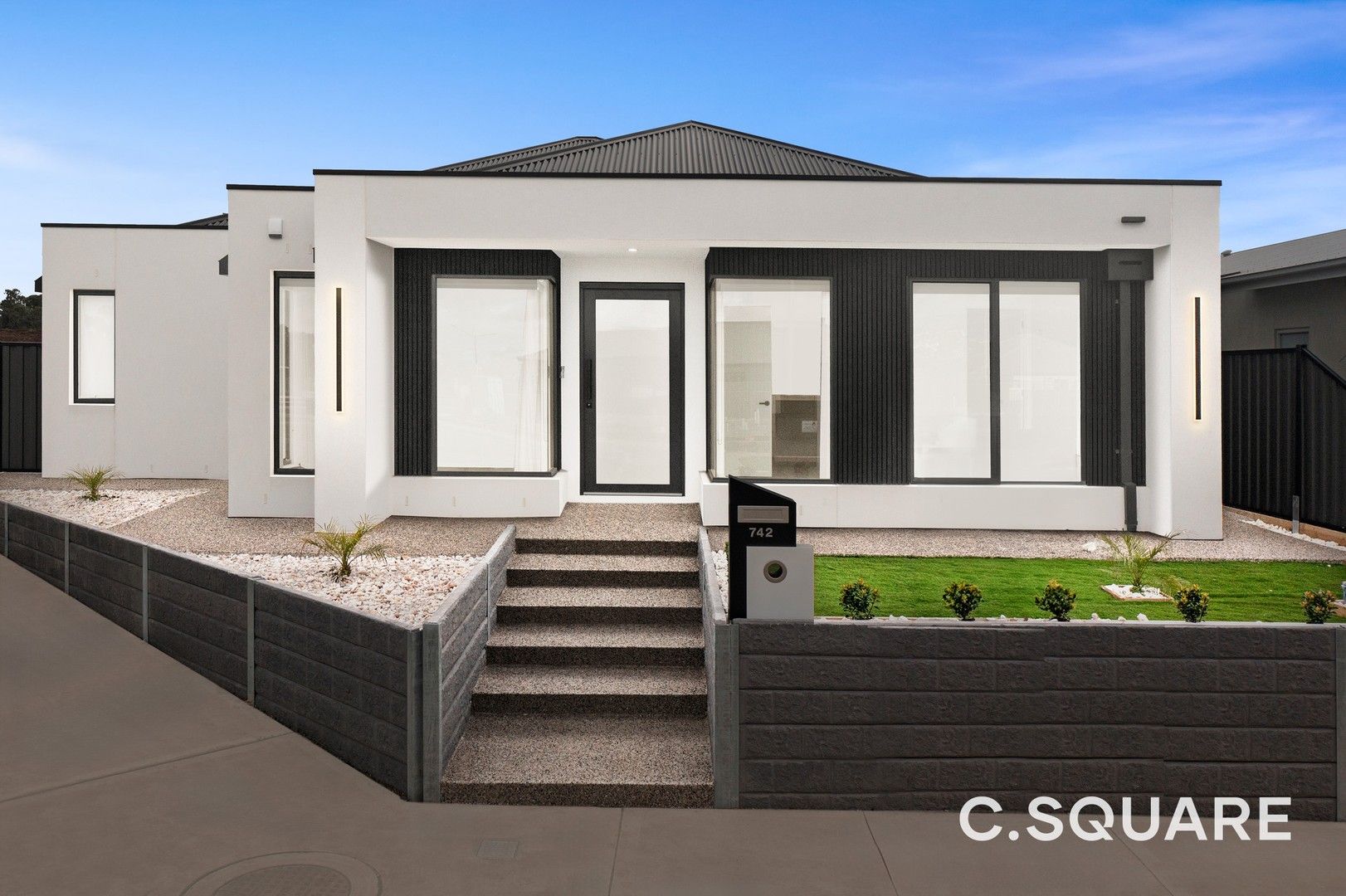 4 bedrooms House in 742 Grand Boulevard MICKLEHAM VIC, 3064
