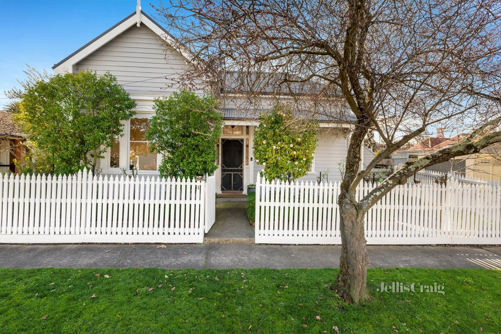 4 Oddie Street, Lake Wendouree VIC 3350