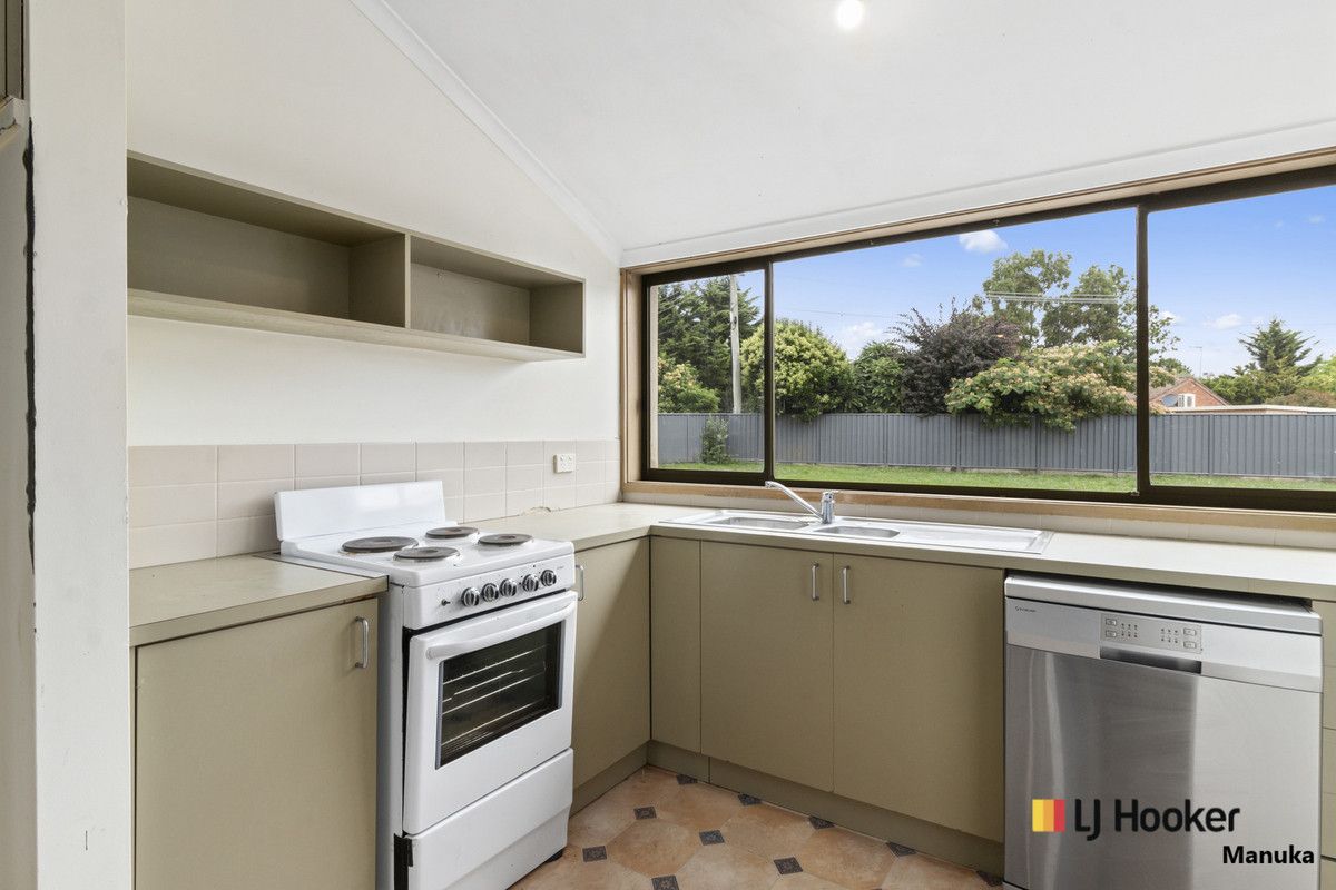 6 Rayment Place, Gowrie ACT 2904, Image 2