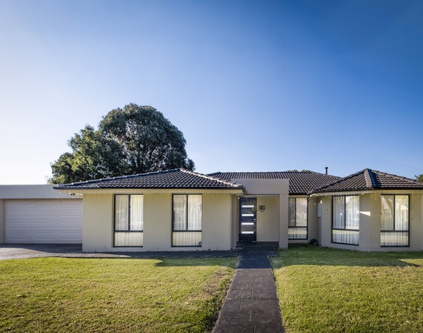 4 Hawksburn Crescent, Wantirna South VIC 3152