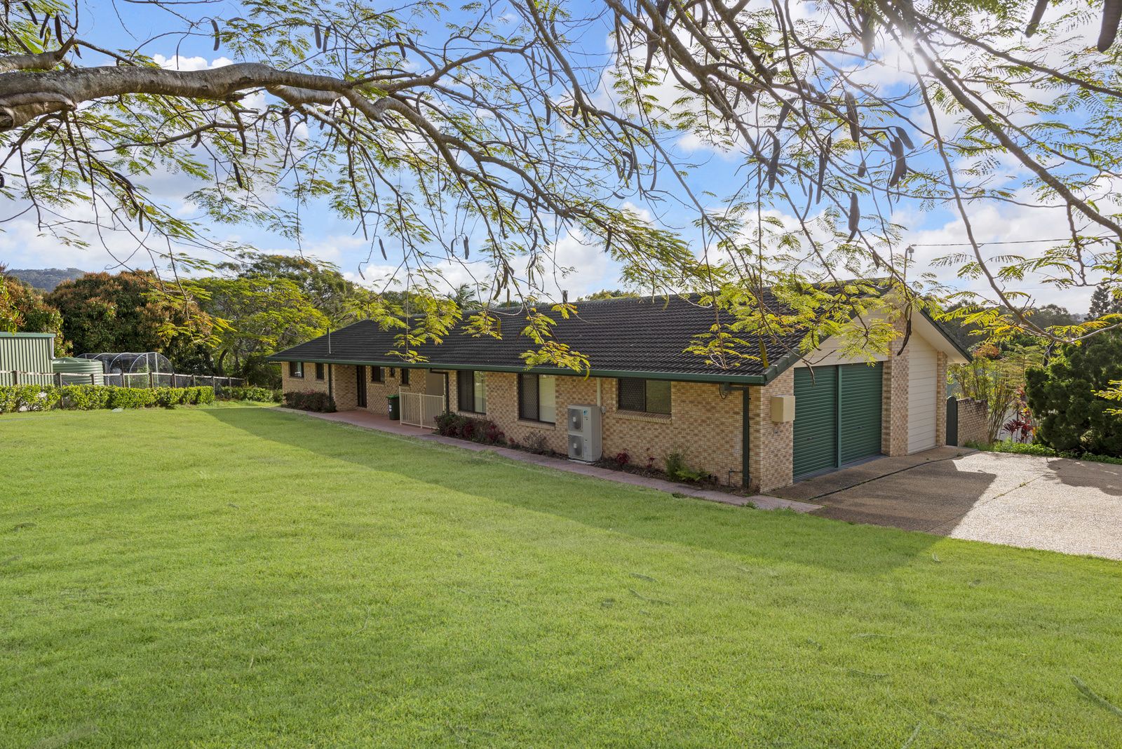 5 bedrooms Rural in 12 Todman Drive MUDGEERABA QLD, 4213