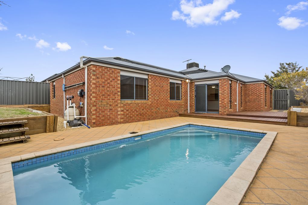28 Condamine Avenue, Manor Lakes VIC 3024 House For Rent 450 Domain