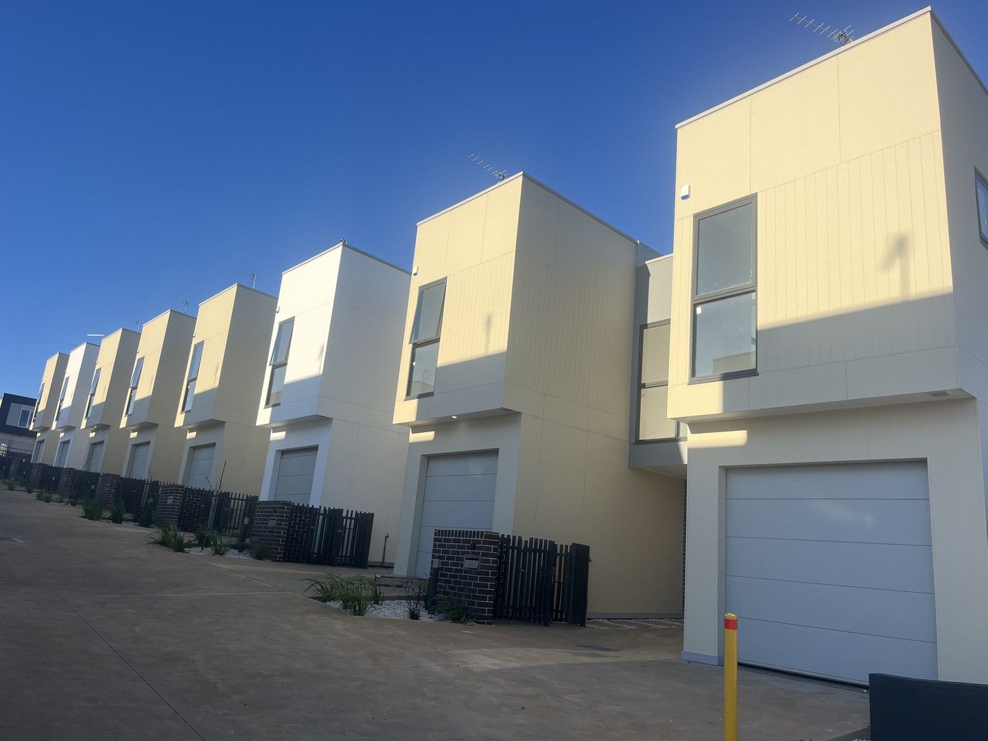 4 bedrooms Townhouse in SELLING SUPER FAST (OPEN TODAY & TOMORROW ) BOX HILL NSW, 2765