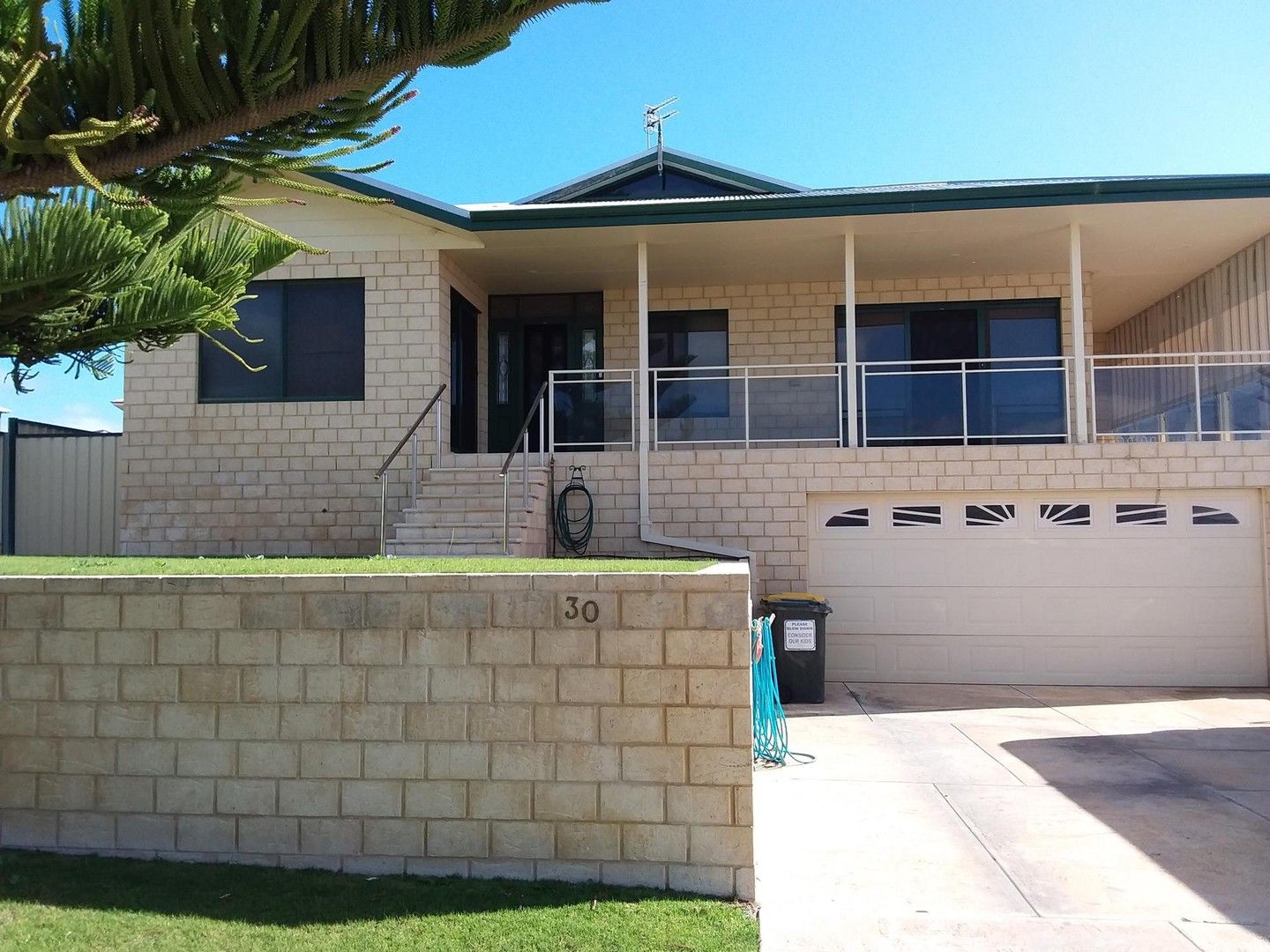 4 bedrooms House in 30 Seaward Drive JURIEN BAY WA, 6516