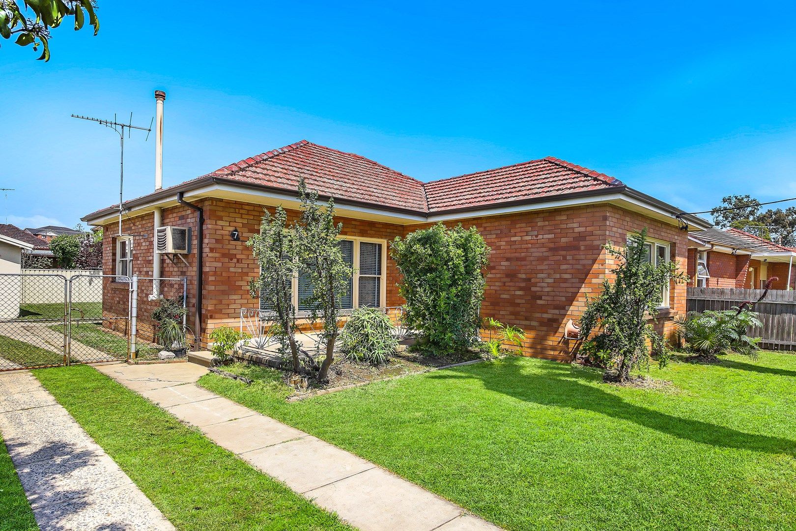 7 Ogmore Court, Bankstown NSW 2200, Image 0