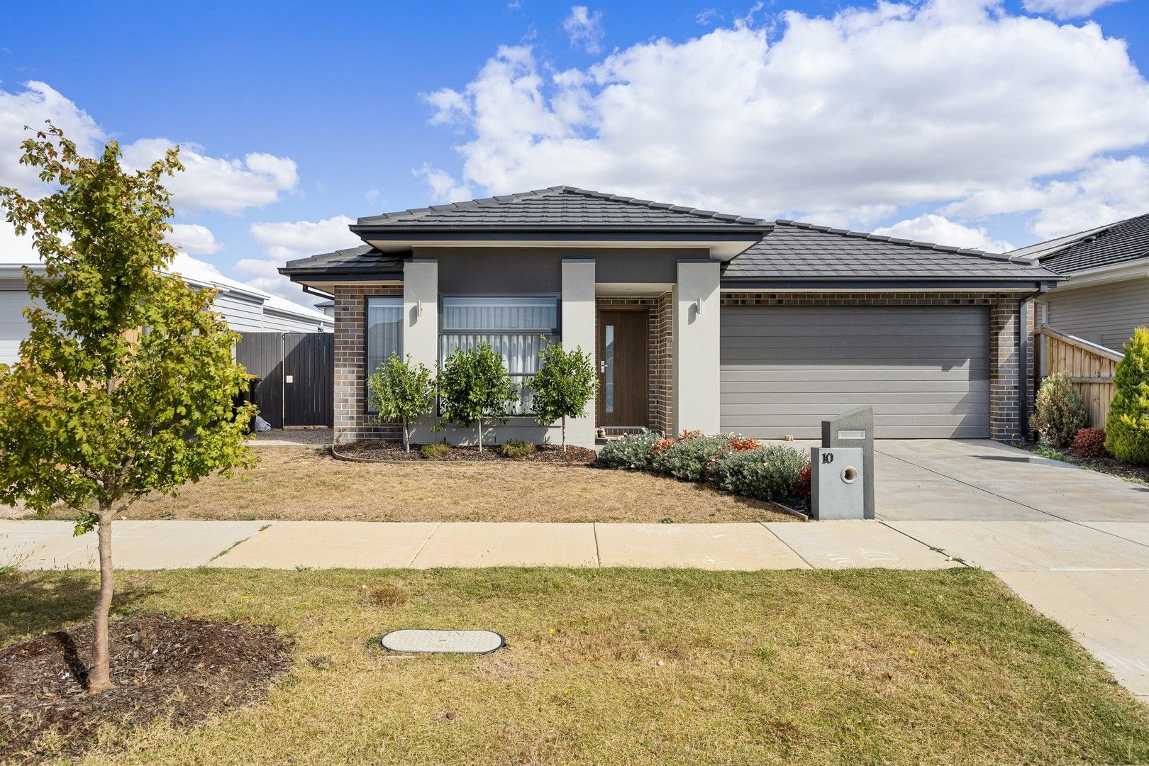 4 bedrooms House in 10 May Dr GISBORNE VIC, 3437