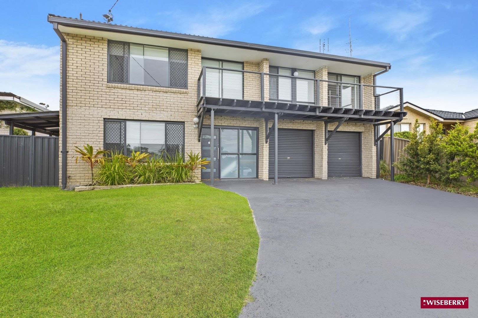 4 bedrooms House in 3 Wakefield Close KARIONG NSW, 2250