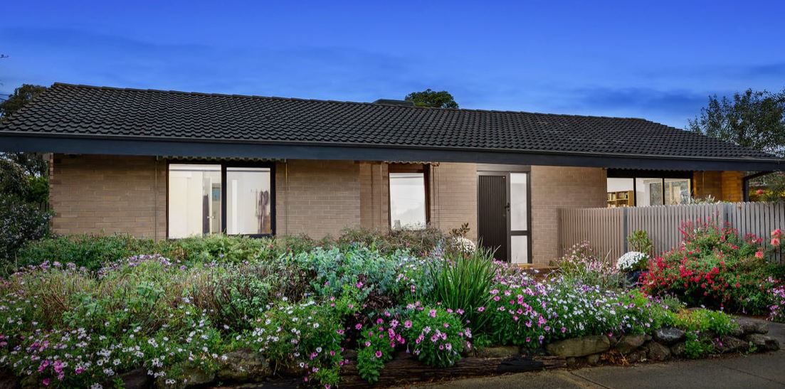 3 bedrooms House in 2 Lotus Crescent MULGRAVE VIC, 3170