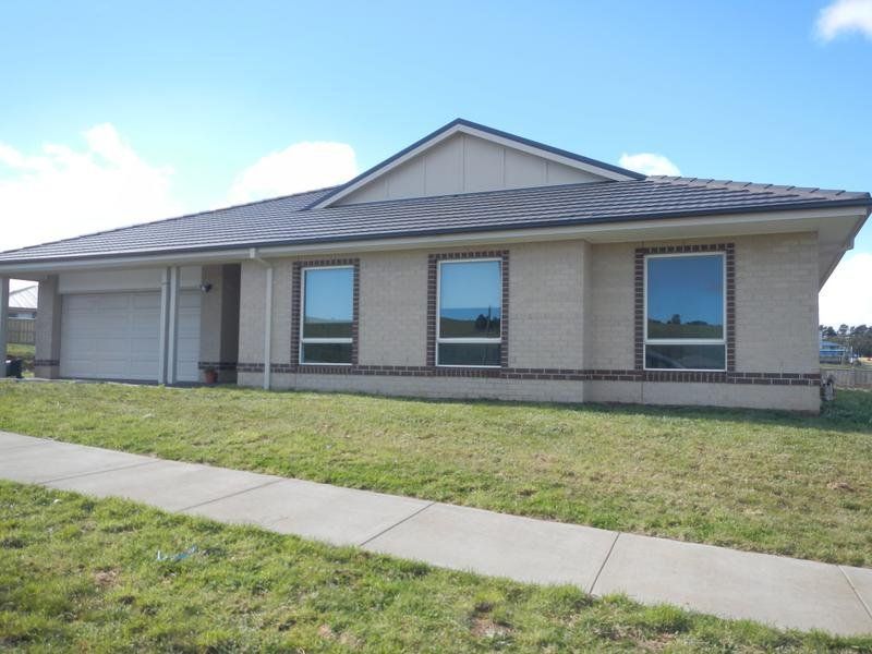 3 bedrooms House in 64 PRETTY SALLY DRIVE WALLAN VIC, 3756