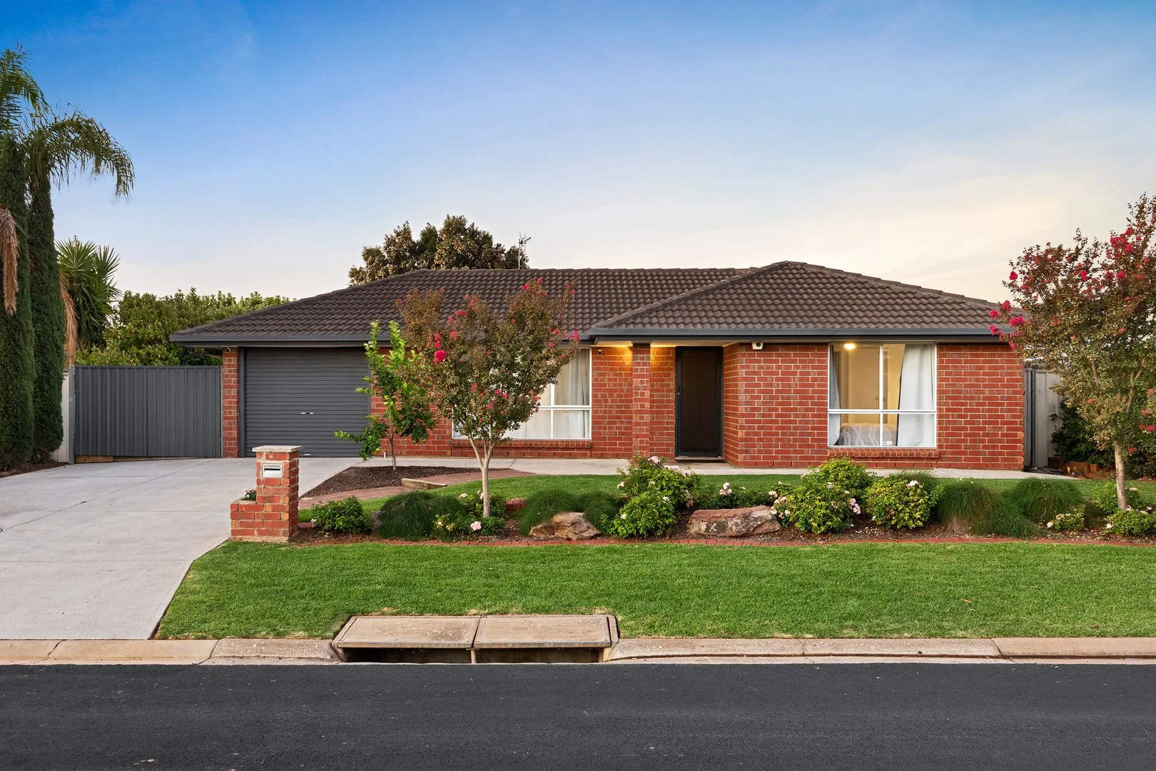 19 Magnolia Crescent, Craigmore SA 5114