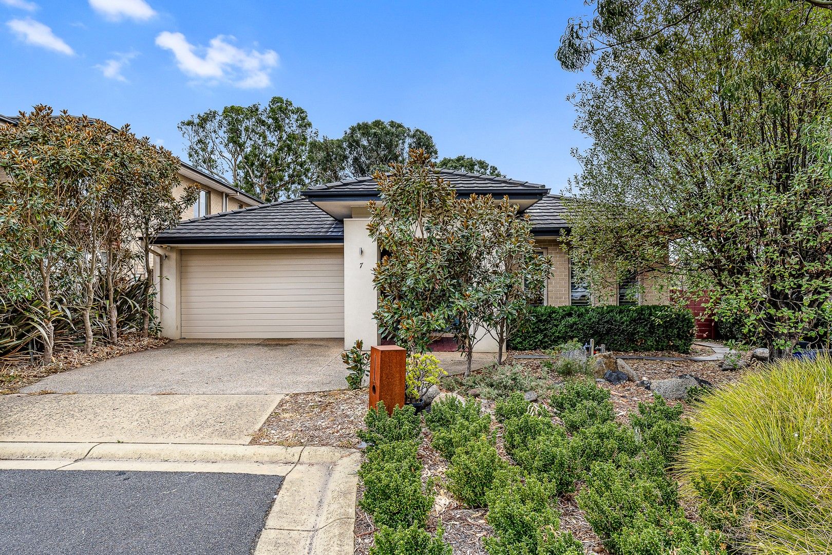 5 bedrooms House in 7 Chichester Close SANDHURST VIC, 3977