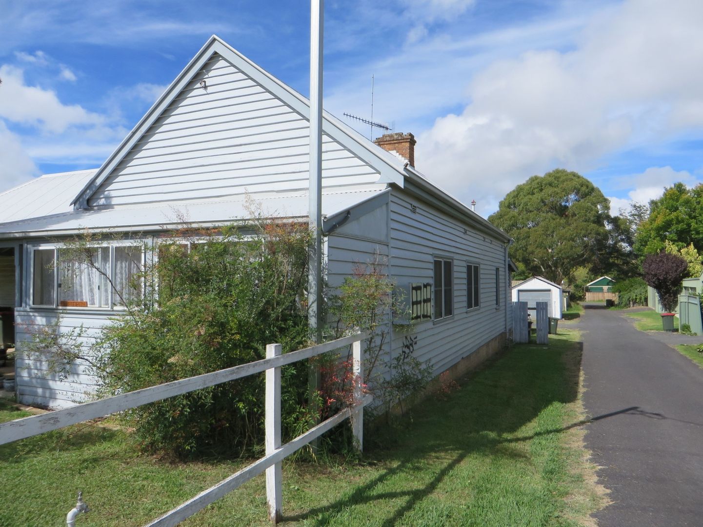 2/61 Macquarie Street, Glen Innes Property History & Address Research
