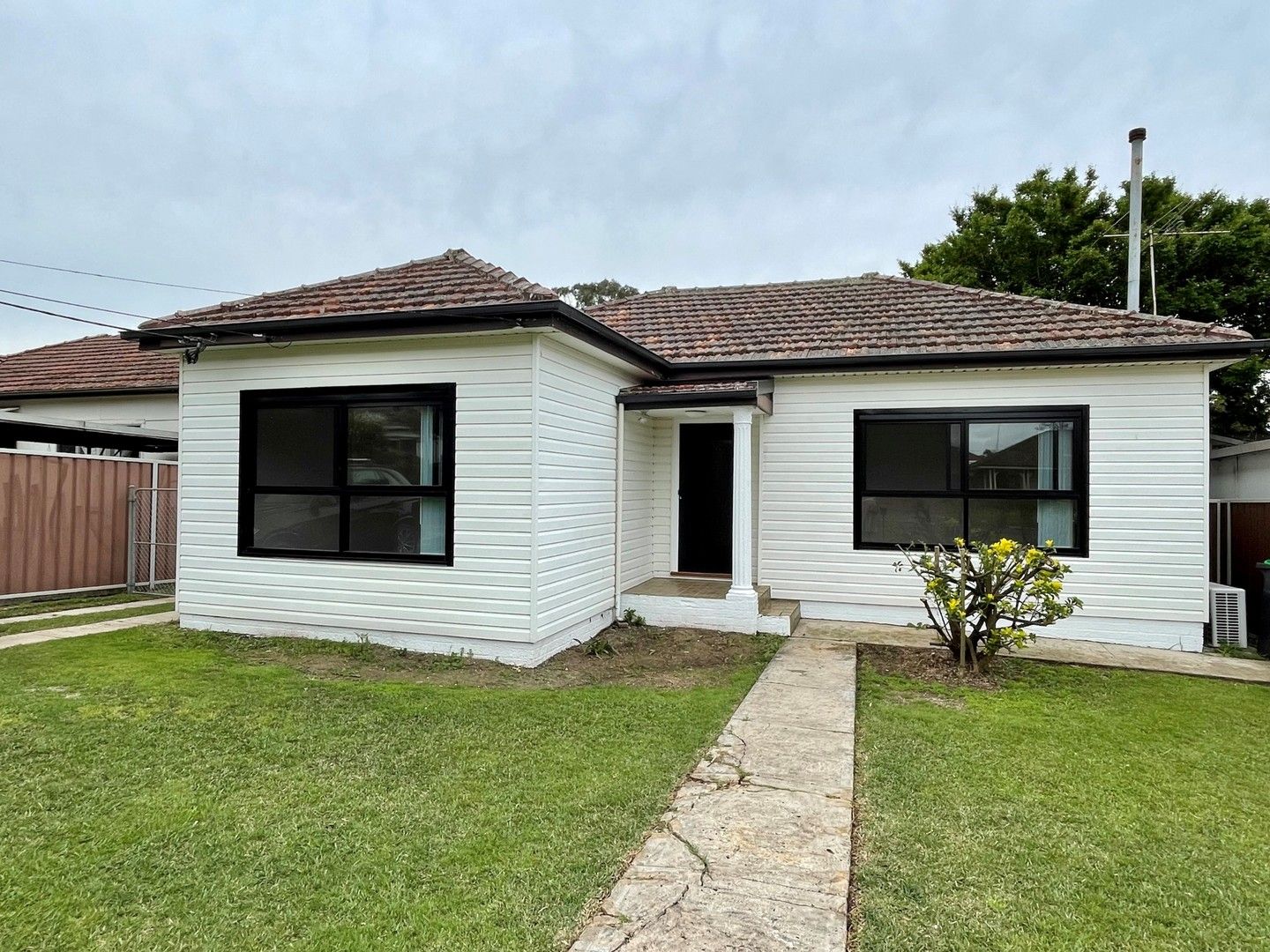 2 bedrooms House in 32 Glenview Avenue REVESBY NSW, 2212