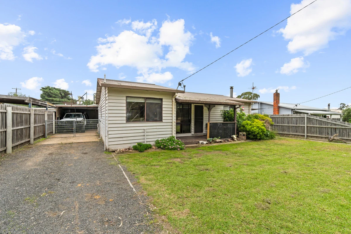 33 Maffra Road, Heyfield VIC 3858