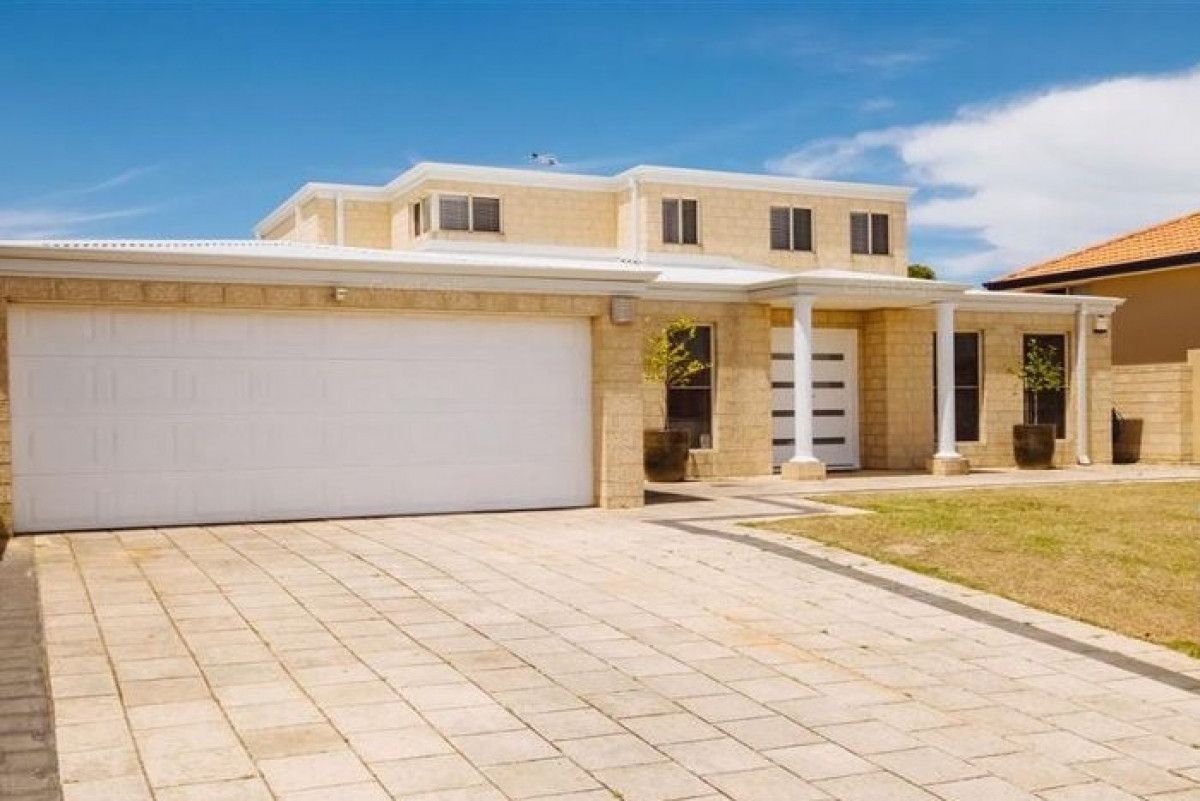 4 bedrooms House in 9 Inwood Place CURRAMBINE WA, 6028