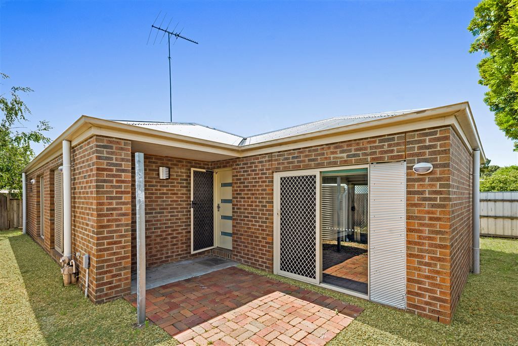 2/9 McNeill Avenue, East Geelong VIC 3219, Image 0