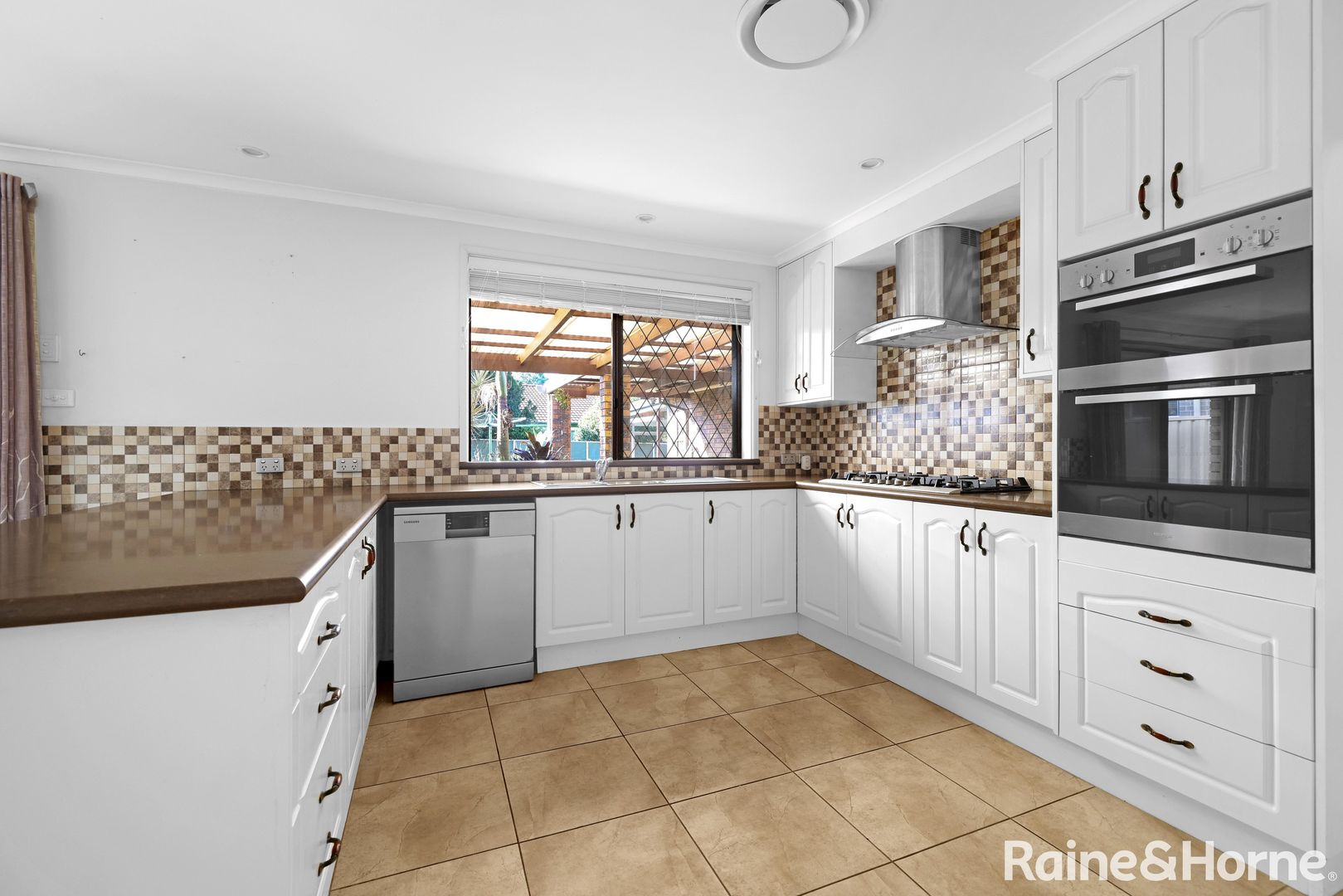 23 Lyndhurst Drive, Bomaderry NSW 2541, Image 2