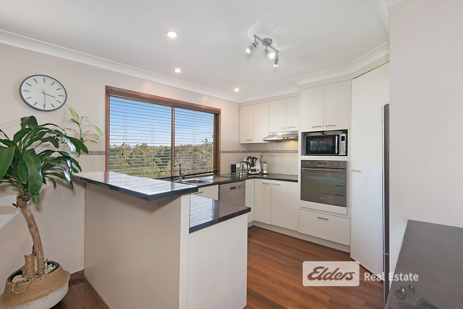 5 Melwood Crt, Arana Hills QLD 4054, Image 2