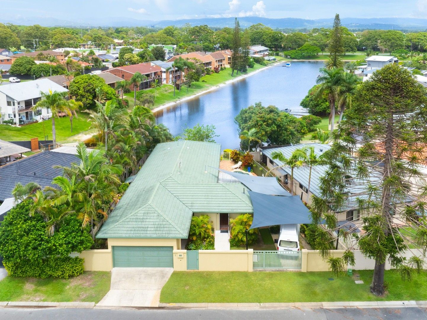 4 bedrooms House in 8 Helm Court MERMAID BEACH QLD, 4218